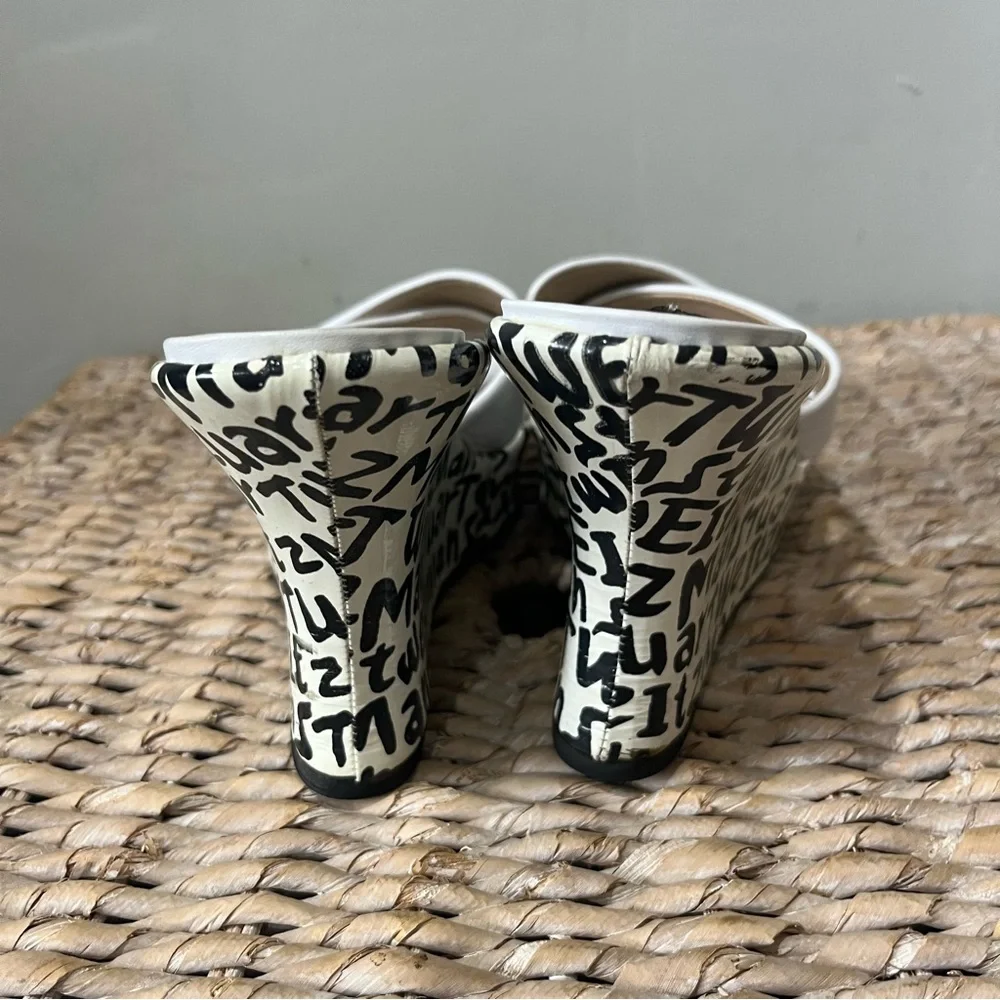 STUART WEITZMAN NEW BLACK & WHITE LEATHER‎ GRAFFITI PRINT LOGO SANDAL WEDGE 9.5